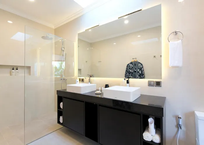 Villa Mia - Boutique - I *